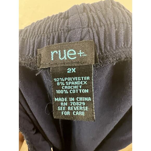 Rue Plus Women's Blue Shorts w/White Embroidery Size 2X - Picture 3 of 3